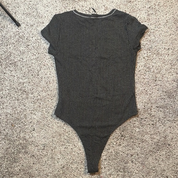 NWT Fashion Nova Keaton Short Sleeve Bodysuit Charcoal Color Size 1X - Picture 5 of 6